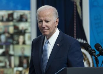 Biden promete que se reunirá con legisladores para tratar el control de armas