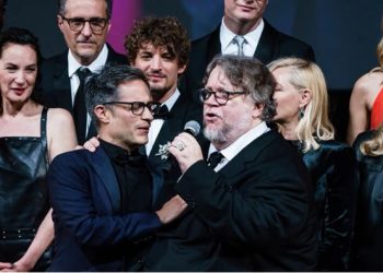 Guillermo del Toro y Gael García sorprenden cantando en el Festival de Cannes 2022