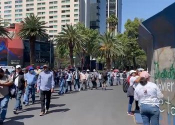 Integrantes de la CNTE se manifiestan del Ángel de la Independencia al Zócalo Capitalino
