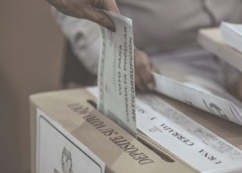 Cierran casillas de elección presidencial en Colombia