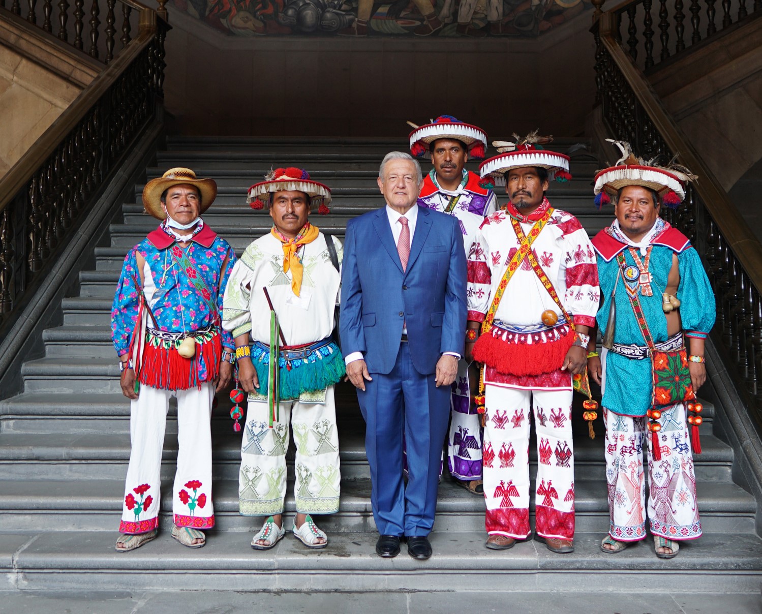 Gobierno de México promete devolver tierras a comunidad indígena Wixárika -  Enfoque Noticias