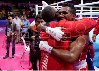 Los boxeadores cubanos arrasan con triunfos en su debut como profesionales