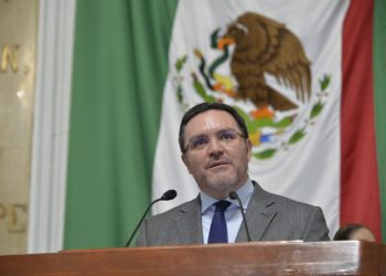 Bancada del PAN entrega oficio para remitir tercer informe sobre L12 realizado por la empresa DNV