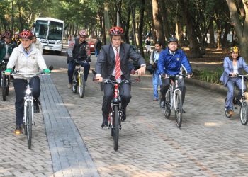 Ebrard celebra los 15 años del Paseo Ciclista en la CDMX