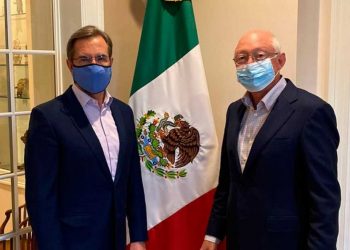 Moctezuma Barragán y Ken Salazar se reúnen con López Obrador
