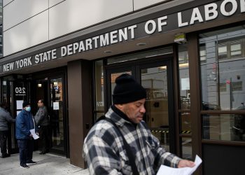 Suben a 203,000 las solicitudes semanales de subsidio por desempleo en Estados Unidos