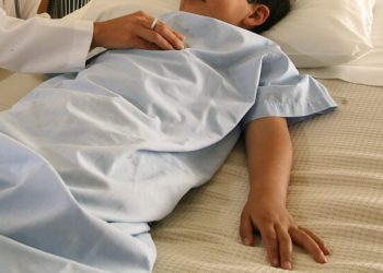 OPS analiza relación entre el COVID 19 con la hepatitis aguda infantil
