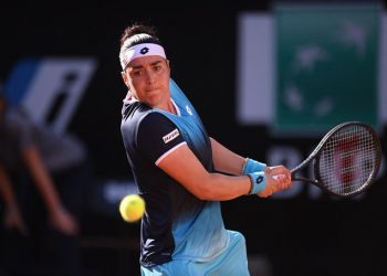 Jabeur, a la final de Roma tras salvar una bola de partido ante Kasatkina