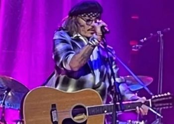 Johnny Depp actúa en concierto de Jeff Beck en Inglaterra