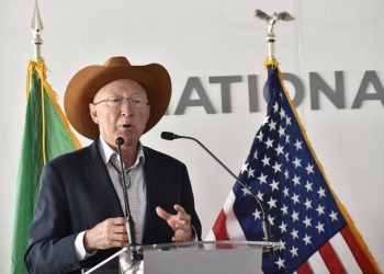 Se debe promover un ambiente propicio y seguro para el ejercicio de la libertad de prensa: Ken Salazar