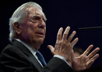 Mario Vargas Llosa asegura temer a que los gobiernos intervengan en el mundo de la literatura