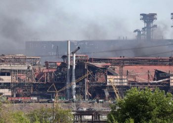 Rusia halla 152 cadáveres de soldados ucranianos en acería de Mariúpol
