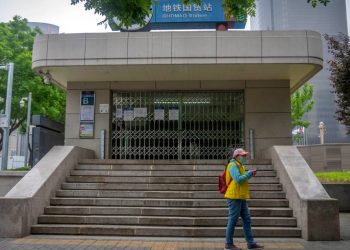 Cierran por completo metro de Shanghái para evitar contagios de COVID-19