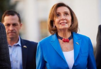 Nancy Pelosi pide a Europa que sancione a Rusia tal como lo hace EU