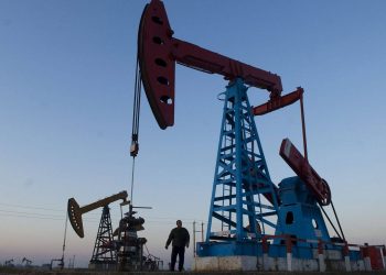 La OPEP rebaja su previsión de demanda de crudo, pendiente de Ucrania