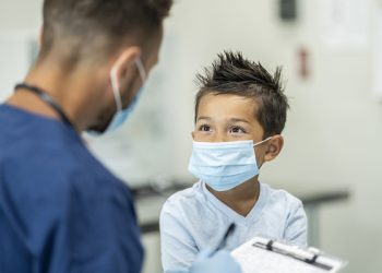 Tercera dosis de vacuna en menores de 5 años ofrecen alta eficacia: Pfizer