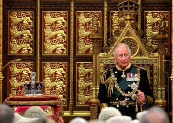 Príncipe Carlos reemplaza por primera vez a la Reina Isabel II en la apertura del Parlamento