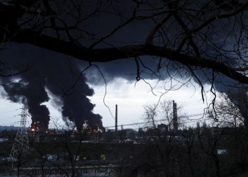 Rusia ataca segunda mayor refinería de Ucrania, según fuentes ucranianas
