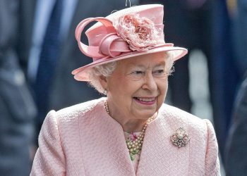 Por problemas de salud, la Reina Isabel II no asistirá a las tradicionales fiestas de jardín