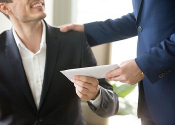¿Ya te pagaron las utilidades? Te contamos cuál es la fecha límite y que puedes hacer en caso de no recibirlas