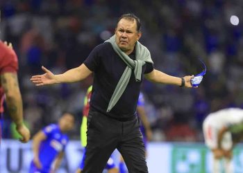 Reynoso defiende su continuidad en la repesca ante Necaxa