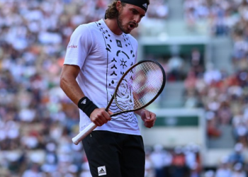Medvedev y Tsitsipas avanzan a octavos con triunfos cómodos