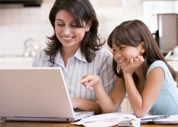 Necesario adoptar medidas que permita a mujeres compaginar actividad laboral y función de jefas de familia