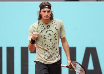 Tsitsipas acelera a cuartos de final en Madrid