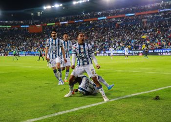 Pachuca golea 3-0 (4-1) al América y va a la gran final ante el Atlas