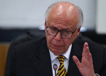 En este momento hay más de 135 mil estudiantes de medicina y decenas de miles de profesionales sin empleo: Narro