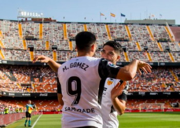 Valencia cierra la temporada con un triunfo de 2-0 ante el Celta