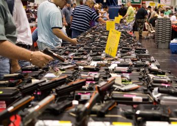 La alta disponibilidad de armas es una combinación mortal para la comunidad mexicana en EUA: SRE