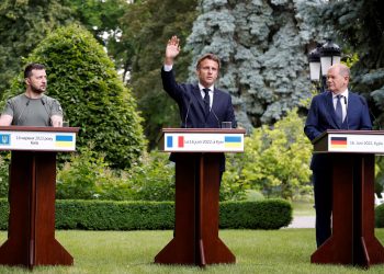 Macron anuncia el envío de más cañones pesados autopropulsados a Ucrania