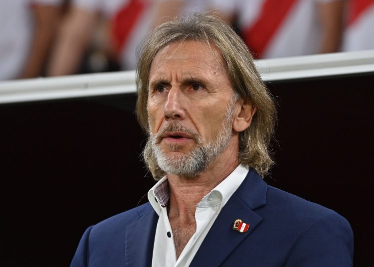 Al Rayyan (Qatar), 13/06/2022.- Peru's head coach Ricardo Gareca reacts before the FIFA World Cup 2022 Intercontinental playoff qualifying soccer match between Australia and Peru in Al Rayyan, Qatar, 13 June 2022. (Mundial de Fútbol, Catar) EFE/EPA/Noushad Thekkayil