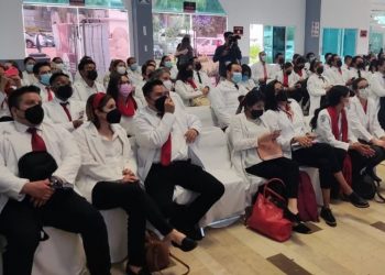 Afirman que Gobierno está cumpliendo con limpia de médicos ligados a CONACEM