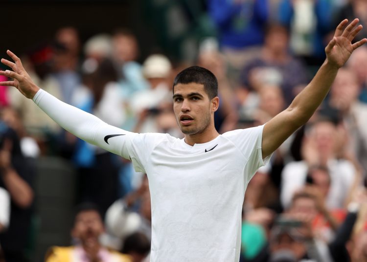 Wimbledon (United Kingdom), 27/06/2022.- Carlos Alcaraz of Spain celebrates after winning the men's first round match against Jan-Lennard Struff of Germany at the Wimbledon Championships, in Wimbledon, Britain, 27 June 2022. (Tenis, Alemania, España, Reino Unido) EFE/EPA/KIERAN GALVIN EDITORIAL USE ONLY