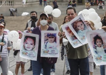 Padres de 49 niños muertos en guardería ABC protestan en México