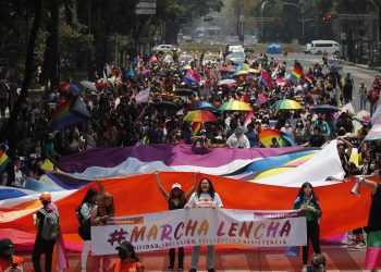Mujeres lesbianas marchan para visibilizar sus reclamos en CDMX