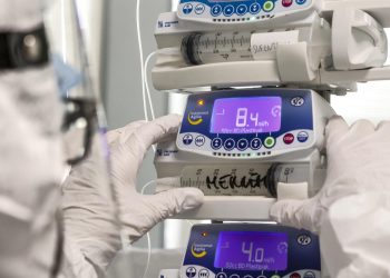 Identifican más de mil genes relacionados con COVID-19 grave