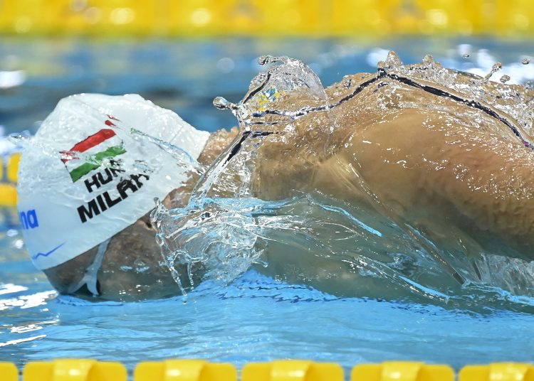 Budapest (Hungary), 20/06/2022.- Kristof Milak of Hungary competes in the semifinal of men's 200m butterfly of the 19th FINA World Championships in Duna Arena in Budapest, Hungary, 20 June 2022. (200 metros, Hungría) EFE/EPA/TAMAS KOVACS HUNGARY OUT
