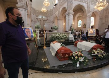 Realizan misa de cuerpo presente a jesuitas asesinados en Chihuahua