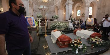 Realizan misa de cuerpo presente a jesuitas asesinados en Chihuahua