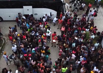 Caravana migrante logra acuerdo de regularización con autoridades mexicanas