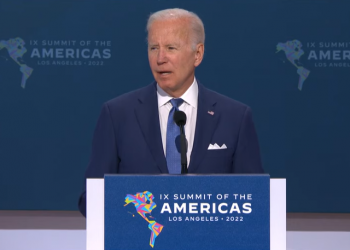 Biden dice que su visión para América está a años luz de la que tuvo Trump