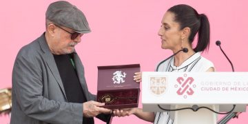 Sheinbaum entrega las llaves de la ciudad al cantautor cubano, Silvio Rodríguez