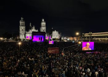 Silvio Rodríguez reúne a 100 mil personas en el Zócalo capitalino