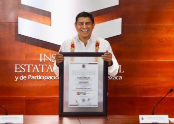 Salomón Jara recibió constancia como gobernador de Oaxaca