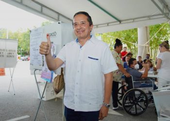 Compra de votos en Solidaridad, reporta el gobernador Carlos Joaquín