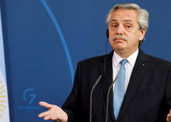 Fernández alza la voz ante Biden por exclusiones en la Cumbre de las Américas