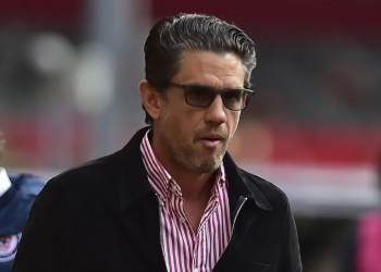 Alejandro Irarragorri llega a Gijón para cerrar la compra del Sporting